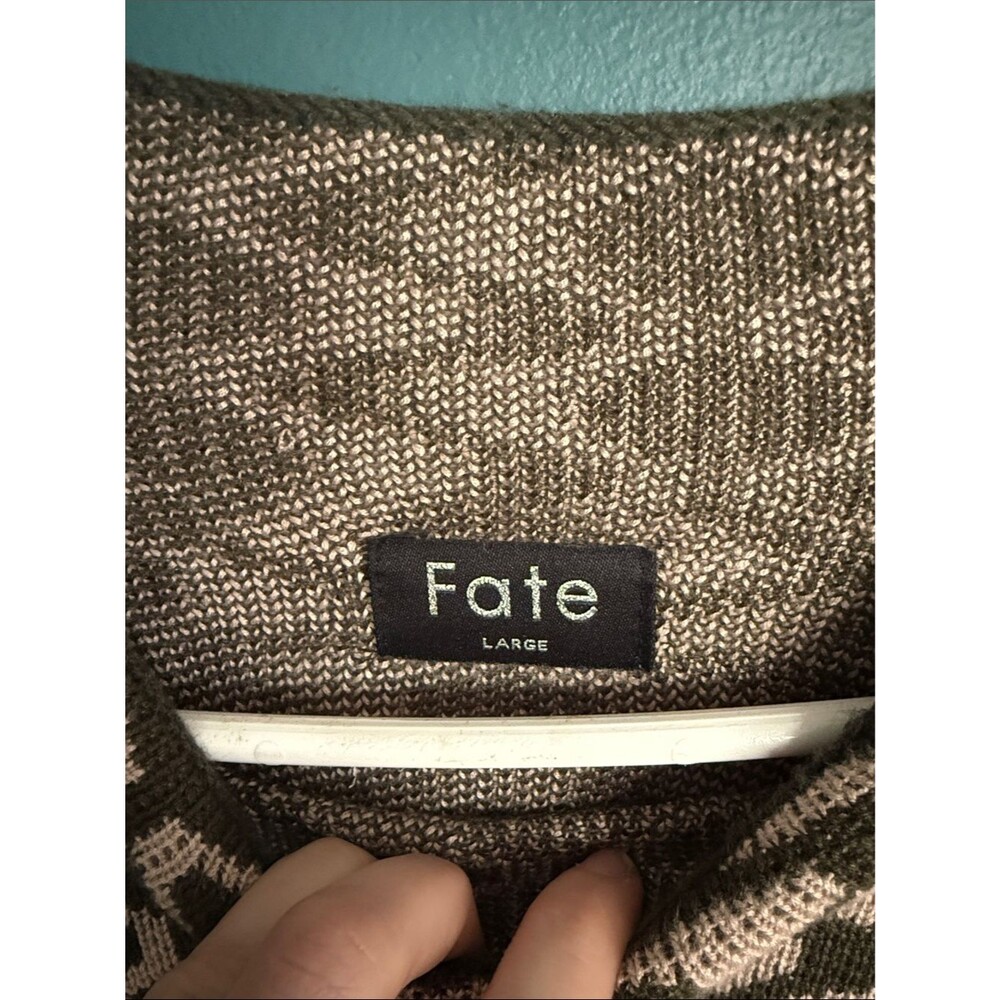 Fate Wavy Geometric Crewneck Sweater - Picture 2 of 4